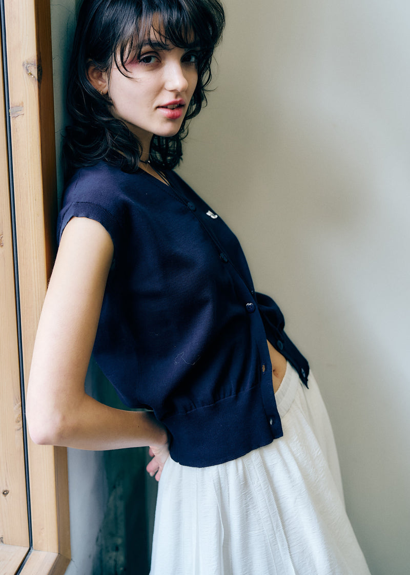 ワンポイント刺繍ニットベスト