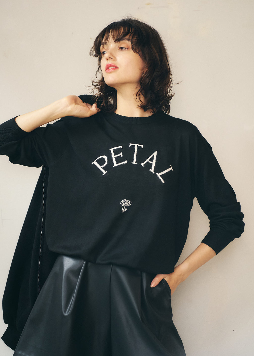 【手洗い可能】PETALロゴインターシャニット