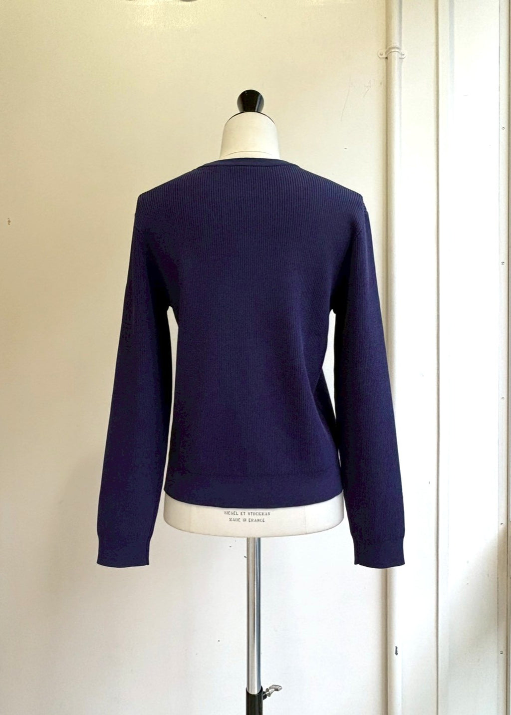 【手洗い可能】newnewロゴ刺繍ニット