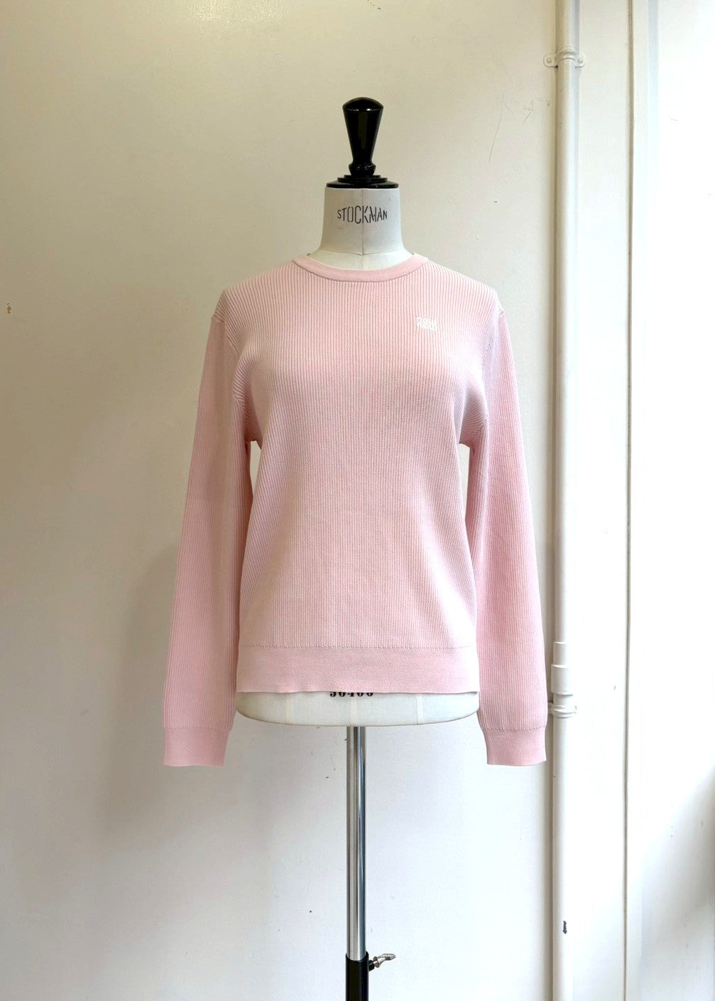 【手洗い可能】newnewロゴ刺繍ニット
