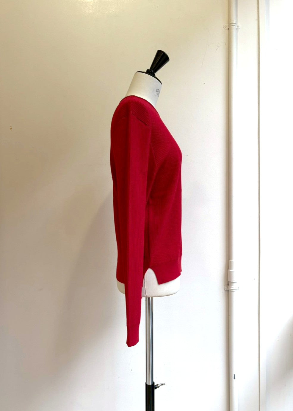 【手洗い可能】newnewロゴ刺繍ニット