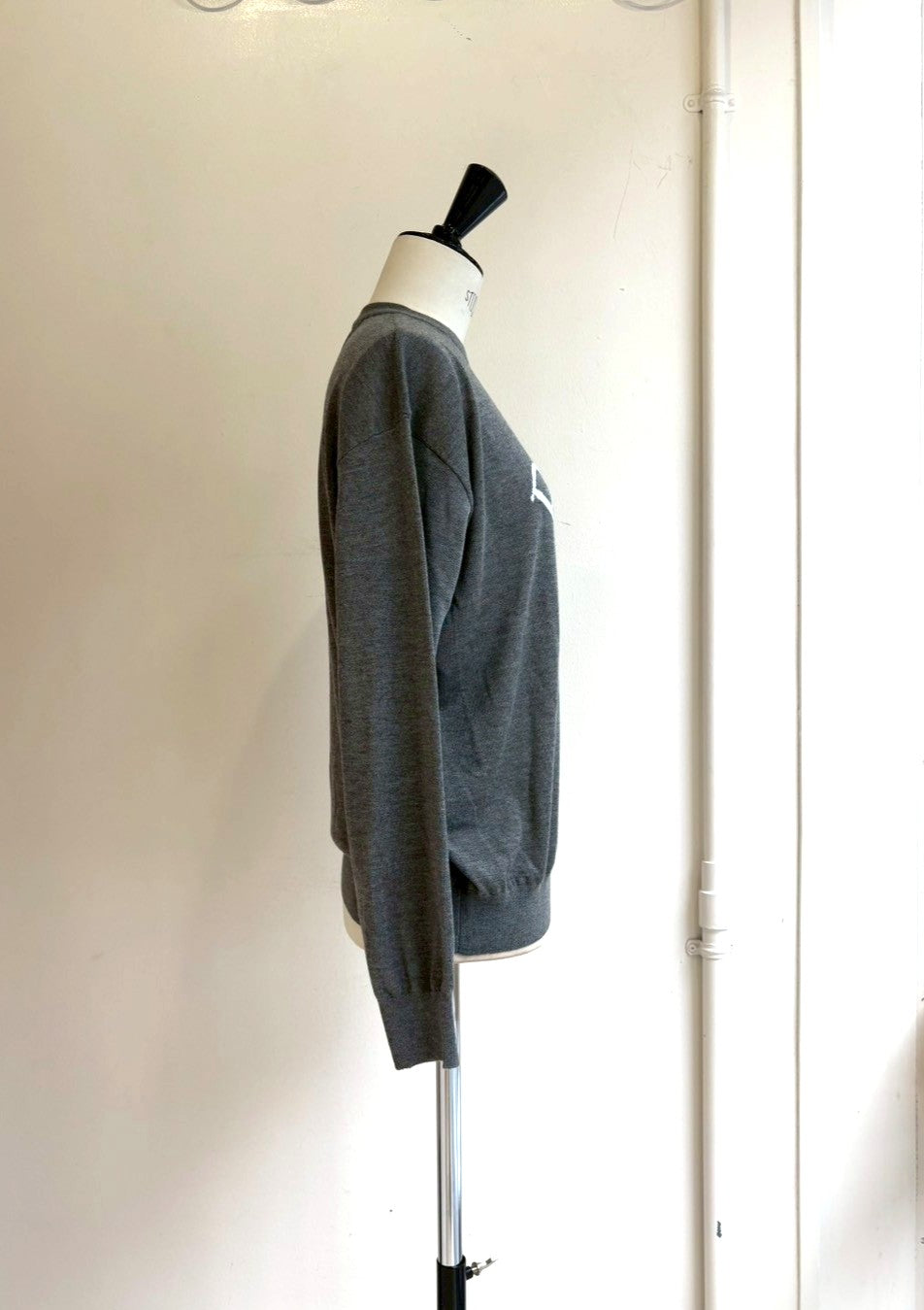 【手洗い可能】PETALロゴインターシャニット