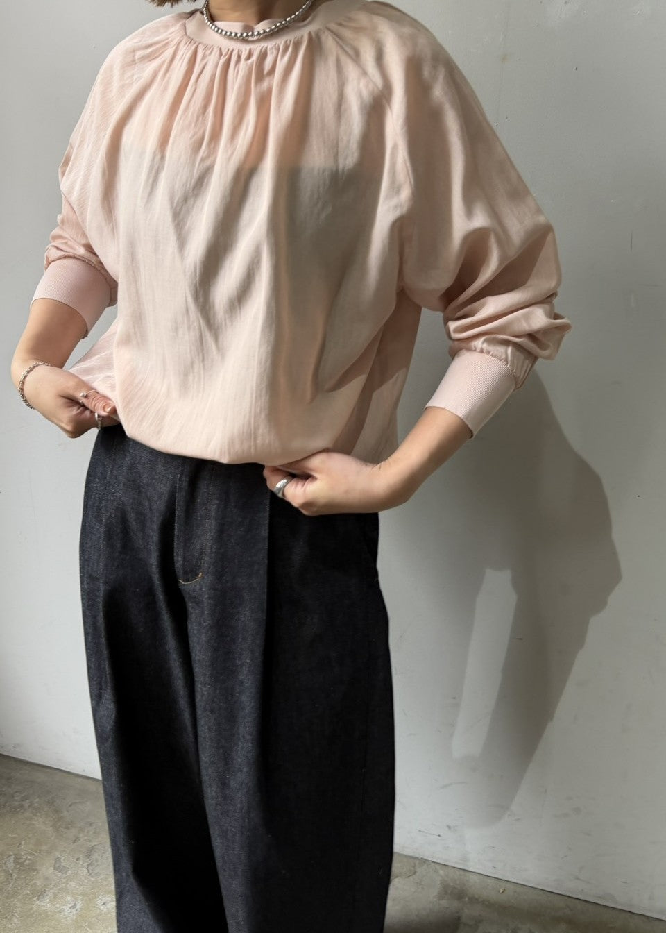 ドライタッチシアーブラウス